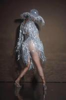 Vêtements pour femmes Sexy argent Stretch profond V longues franges Sequin combinaison gland body chanteur danse fête scène Costume