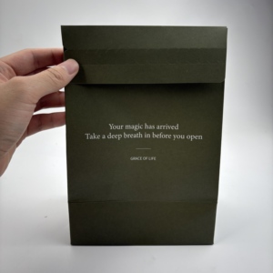 Tùy chỉnh màu xanh đậm giấy kraft Túi bưu phẩm miếng vải hình tam giác phong bì mở rộng bao bì với nắp đóng cửa cho quần áo vận chuyển - Product Image 3