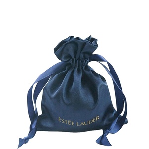 Sacs cadeaux de Noël en satin de luxe avec logo personnalisé, grandes pochettes en soie pour perruques - Product Image 1