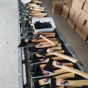 Chiree Tools Scout Hatchet ascia a testa forgiata in acciaio nero con manico in legno con trattamento termico - Product Image 6