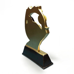 Trophée en résine gravé à la main, durable et personnalisé, pour les récompenses des concours de connaissances des étudiants - Product Image 4