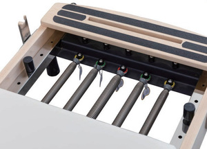 Machine de Pilates Reformer Pliable en Chêne - Équipement de Studio de Pilates Portable avec <span class=keywords><strong>Lit</strong></span> de Base pour la Santé et le Renforcement Corporel - Product Image 4