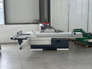 Scie à panneaux coulissante pour la coupe du bois entièrement automatique, industrielle et robuste, de qualité européenne Scie à bois à coupe à 45 degrés - Product Image 2