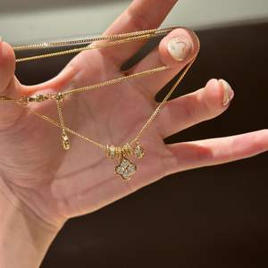 Collar con Colgante de Plata de Ley S925 de Estilo Retro Estrellado, Exquisita Cadena de Clavícula Pequeña y Lujosa para Mujer, Diseño de Cintura Cepillada - Product Image 5