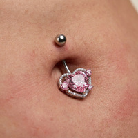 Nouveau piercing de nombril unisexe en acier inoxydable rose avec zircon rose en forme de cœur et trèfle à quatre feuilles, idéal pour un cadeau de mariage