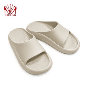 Pantuflas ligeras de plataforma EVA con suela gruesa amortiguadora, impermeables y antideslizantes para el hogar y la playa. - Product Image 1