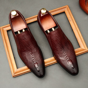 High-quality Luxurious Versatile Comfortable Pointed-<b>toe</b> One-piece Business Formal Leather Shoes for Men, Embossed Leather Shoes - Product Image 1