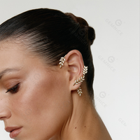 Gemnel Boucles d'oreilles clous style Ear Climber motif branche de feuille d'olivier, serties de zircon blanc pavé, en laiton plaqué or 14K, bijoux fins