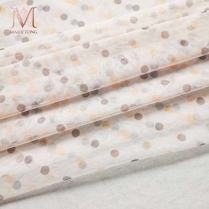 Tissu en tulle léger imprimé numériquement, respirant, en maille transparente 100% polyester 40D à pois suisses - Product Image 3
