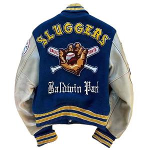 جاكيت بيسبول فاخر مخصص من المصنع، جاكيت فارسيتي للرجال بأكمام جلدية ورقعة مخصصة - Product Image 3