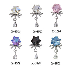 Pendentifs 3D Flocon de Neige pour Ongles, Breloques en Alliage avec Strass en Cristal, Ornements de Luxe pour Manucure Hivernale - Product Image 5