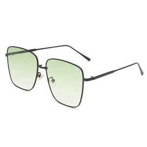 แว่นกันแดด Qianai 2023 รุ่นใหม่ กรอบสี่เหลี่ยมขนาดใหญ่ ป้องกันรังสียูวี 400 สำหรับทุกเพศทุกวัย กรอบสีทอง เลนส์ AC ป้องกันแสงได้ 3 ระดับ - Product Image 4