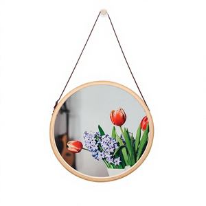 Espejo de Pared Contemporáneo con Marco de Bambú, Diseño Compacto para Sala de Estar - Product Image 1