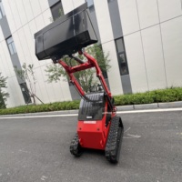 En stock, expédition rapide : Mini-chargeuse compacte multifonctionnelle avec attache inclinable et tarière pour travaux forestiers et déneigement municipal