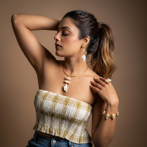 Conjunto de collar de perlas barrocas de agua de mar hechas a mano para mujer con gargantilla de latón chapado en oro y pendientes de plata 925 con corte rosa. - Product Image 1