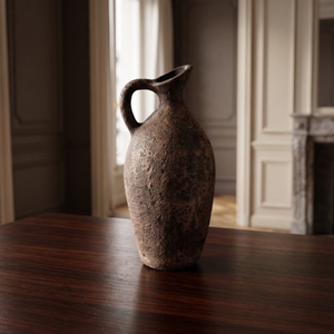 Jarrón alto de cerámica Wabi Sabi, hecho a mano con arcilla primitiva, con una asa, perfecto para decoración del hogar de estilo vintage. - Product Image 2
