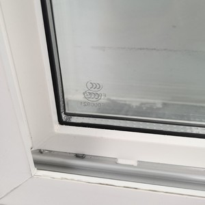 หน้าต่างบานเลื่อน UPVC แบบติดตั้งสไตล์อเมริกัน คุณสมบัติกันเสียง ดีไซน์มินิมอล สำหรับระเบียงแบบปิด - Product Image 3