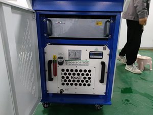 Nouvelle machine de nettoyage au laser à fibre industrielle portative haute performance 1500W/3000W pour l'élimination des résidus de revêtement métallique avec certification CE - Product Image 5