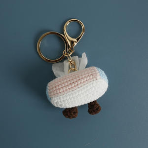 Mini llavero de caja de pañuelos de ganchillo hecho a mano - Product Image 4
