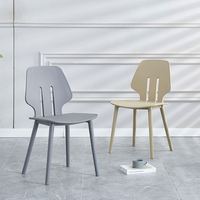 Échantillon gratuit, chaise de salle à manger en plastique PP empilable minimaliste aux couleurs personnalisées pour cuisine et restaurant