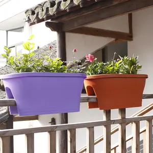 Atacado corrimão de vasos de flores-Vaso de planta de resina para cavalo, vaso para plantas de plástico pode ser colocado na cerca do trilho, vaso para jardim