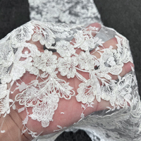 Tissu en dentelle de tulle brodé de sequins floraux blancs GCW-ACU120461-1 pour robe de mariée