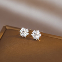 2025 Trendy S925 Sterling Silber Blumen Ohr stecker für Frauen Elegante High-End Ohrschmuck Zirkon Small Elegant Feel Piercing