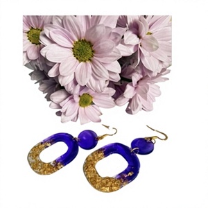Nouvelles Boucles d'Oreilles Créoles Géométriques en Acrylique pour Femme, Bijoux Tendance et Élégants en Résine, Design Color Block Jaune, Blanc et Teal - Product Image 5