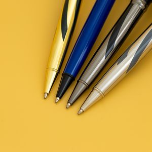 Nuevo bolígrafo de regalo de metal a rayas de dos tonos de escritura suave de lujo Premium con logotipo personalizable - Product Image 2