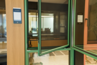 Ventana Abatible de Aluminio LEAWOD, Doble Vidrio Templado con Aislamiento Térmico, Diseño para Casa o Villa