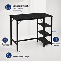 Table de cuisine moderne avec étagères latérales de rangement, plan de travail aspect marbre pour la salle à manger et la préparation des repas