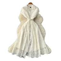 Robe en dentelle brodée pour femmes, design élégant, mode estivale, disponible en rouge, bleu et blanc, tailles de la S à la XXL, vente en gros