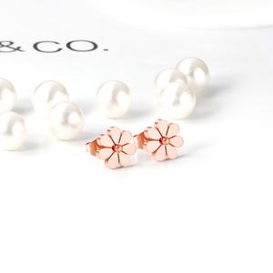 Nouvelle Arrivée Vente en Gros Mode Minimaliste Boucles d'Oreilles Clous en Acier Inoxydable Plaqué Or 18K PVD Bijoux Pétale Fleur Fille - Product Image 6