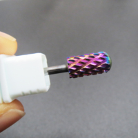 Forets à ongles professionnels 3XC, 4XC, 5XC en carbure violet arc-en-ciel de 3/32 po pour la vente en gros, idéaux pour les salons de manucure et les boutiques.