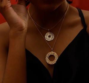 Gioielli Inspire, Ciondolo SUDARSHAN CHAKRA in Acciaio Inossidabile per Donne e Ragazze, Regalo per Lei, Personalizzabile con Qualsiasi Design o Nome - Product Image 5