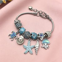 Bracelet tendance en alliage avec perles, éléments de plage, étoiles de mer et cœurs – Collection été