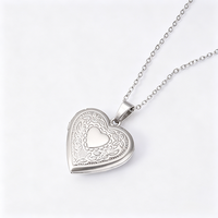 Ywyougang Collier médaillon cœur vintage en acier inoxydable gravable, chaîne à maillons plaquée or, pendentif photo pour femme, cadeau commémoratif