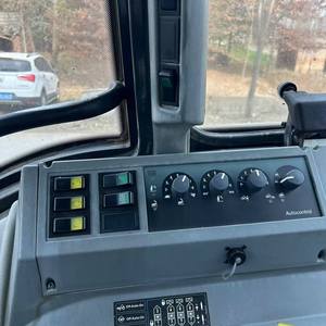 4*4 Drive Big Farm Tractor et outils pièces de tracteur <span class=keywords><strong>valtra</strong></span> acheter tracteur agricole <span class=keywords><strong>valtra</strong></span> 147KW 200hp 4wd <span class=keywords><strong>à</strong></span> <span class=keywords><strong>vendre</strong></span> - Product Image 4