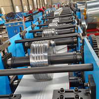 Machine de formage de tubes carrés pour gouttières, contrôle entièrement automatique, vitesse de production élevée, engrenage/PLC/roulement/moteur central