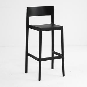 Nouveauté moderne <span class=keywords><strong>65</strong></span> <span class=keywords><strong>cm</strong></span> assis <span class=keywords><strong>chaise</strong></span> de <span class=keywords><strong>bar</strong></span> empilable en plein air restaurants tabourets en plastique <span class=keywords><strong>noir</strong></span> <span class=keywords><strong>bar</strong></span> <span class=keywords><strong>chaise</strong></span> haute pour la cuisine Lsland - Product Image 1