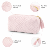 Pochette de maquillage matelassée bleu sarcelle avec fermeture éclair dorée et pompon, trousse de toilette de voyage douce et organisatrice
