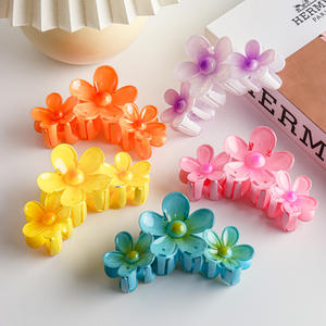 Pince à cheveux élégante extra large en forme de fleur, dégradé de couleurs, pince à cheveux en plastique monobloc à trois fleurs - Product Image 3