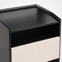 Table de chevet moderne en placage de bois fumé E1 MDF avec détails en verre et placage de bois, fournisseur de mobilier d'hôtel