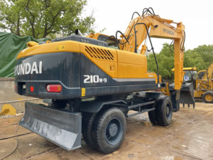 Excavatrice sur pneus d'occasion Hyundai 210W-9T 210, 90% neuve, marque coréenne, robuste, en promotion - Product Image 4