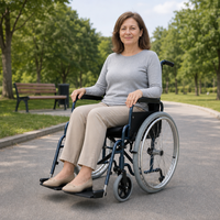Fauteuil roulant manuel pliable autopropulsé avec roues à rayons et repose-pieds pivotants pour adultes et personnes âgées