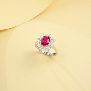 Anillo de Rubí y Diamantes de Lujo Discreto, Brillo Transparente, Artesanía Exquisita, Estilo de Lujo Discreto, Versátil para Toda Ocasión - Product Image 3