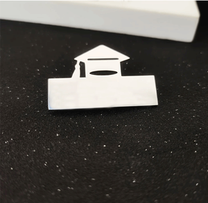 Broches Personalizados em Aço Inoxidável com Logo em Branco para a Nova Temporada de Formatura 2025 - Product Image 3