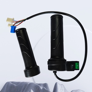 Poignée électrique universelle en <span class=keywords><strong>PVC</strong></span> avec accélérateur rotatif pour kits de remplacement de moteur sans balais de vélo électrique - Product Image 4