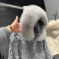 Vêtements d'hiver Couleur personnalisée Fermeture éclair Femmes Manteau court Grande fourrure à capuche Manteau avec fourrure