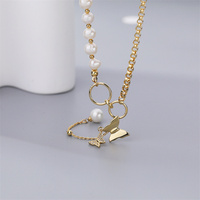 Collier de luxe avec pendentif papillon en perles pour soirée